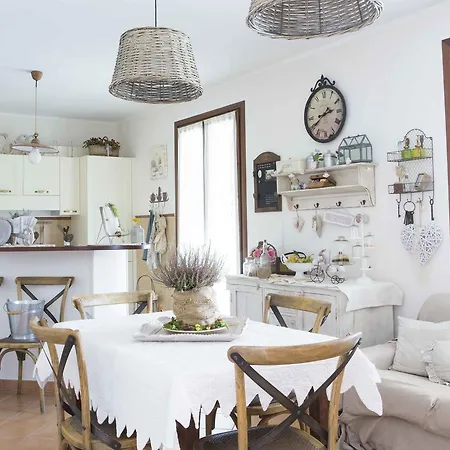 La Casa Di Menny Гостевой дом Монелья